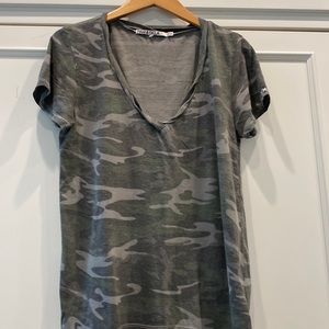 Pam & gela army vneck
